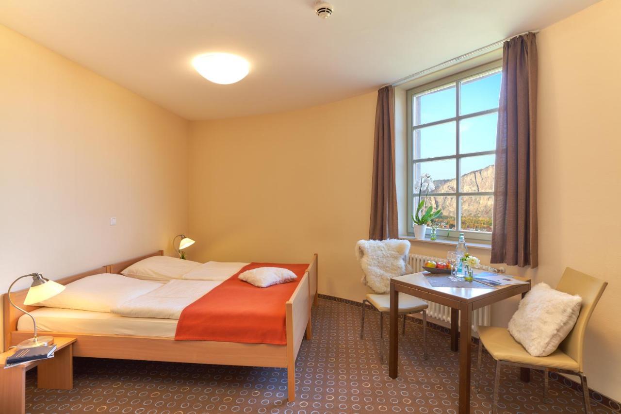 Ev.Familienferien-Und Bildungsstaette Ebernburg Hotel Bad Münster am Stein-Ebernburg Buitenkant foto